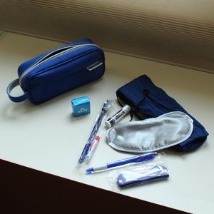 Vintage cosmetic travel bag with amenities NWOT